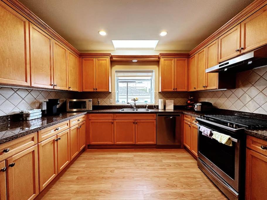 Super Cosy 8Bed & 6Bath In Vancouver Heart Near To Airport And Downtown Εξωτερικό φωτογραφία