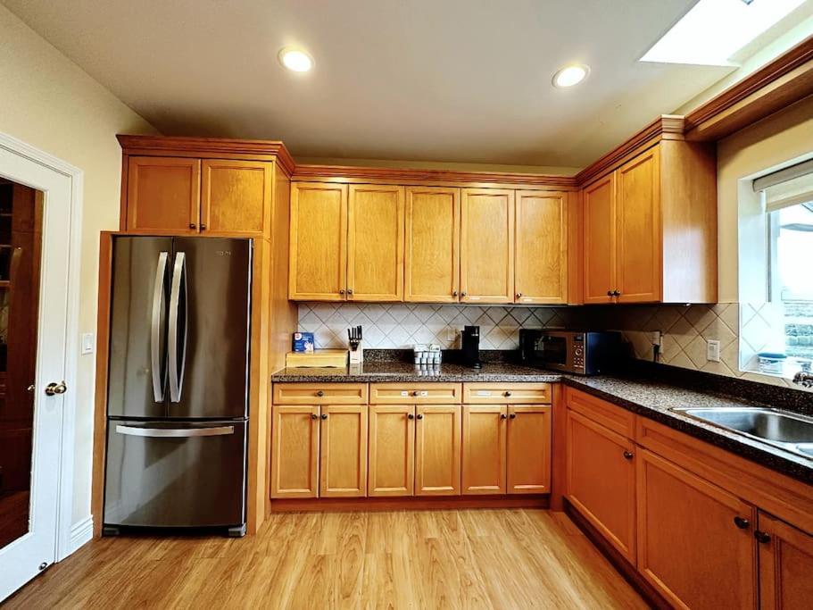 Super Cosy 8Bed & 6Bath In Vancouver Heart Near To Airport And Downtown Εξωτερικό φωτογραφία