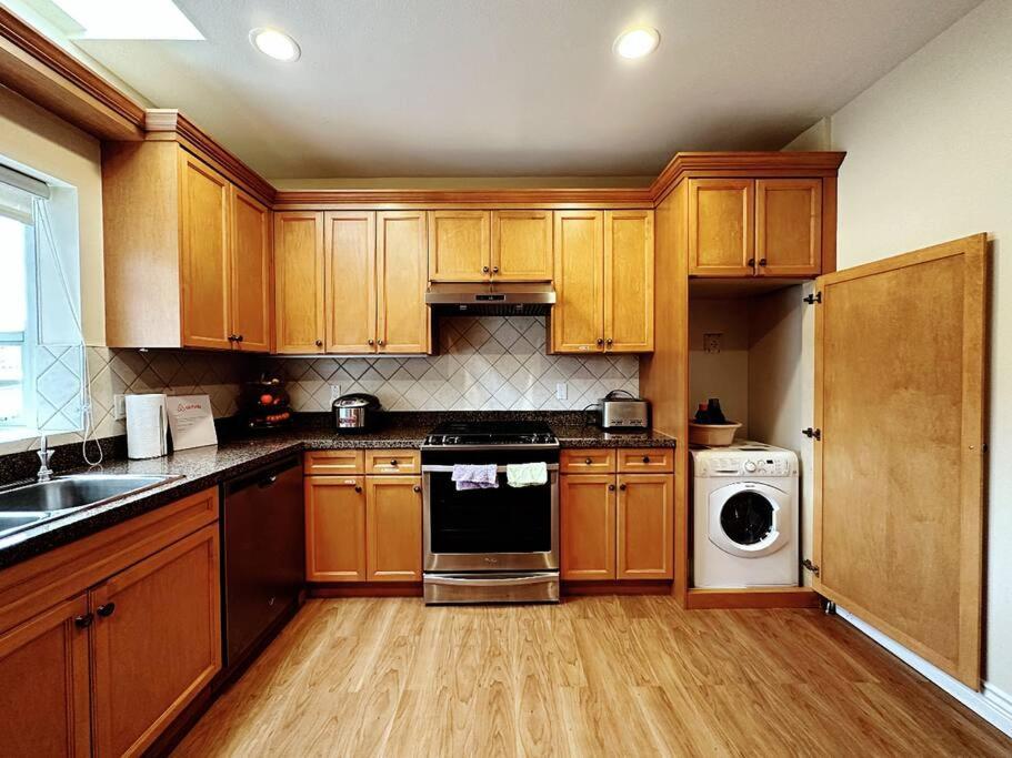 Super Cosy 8Bed & 6Bath In Vancouver Heart Near To Airport And Downtown Εξωτερικό φωτογραφία